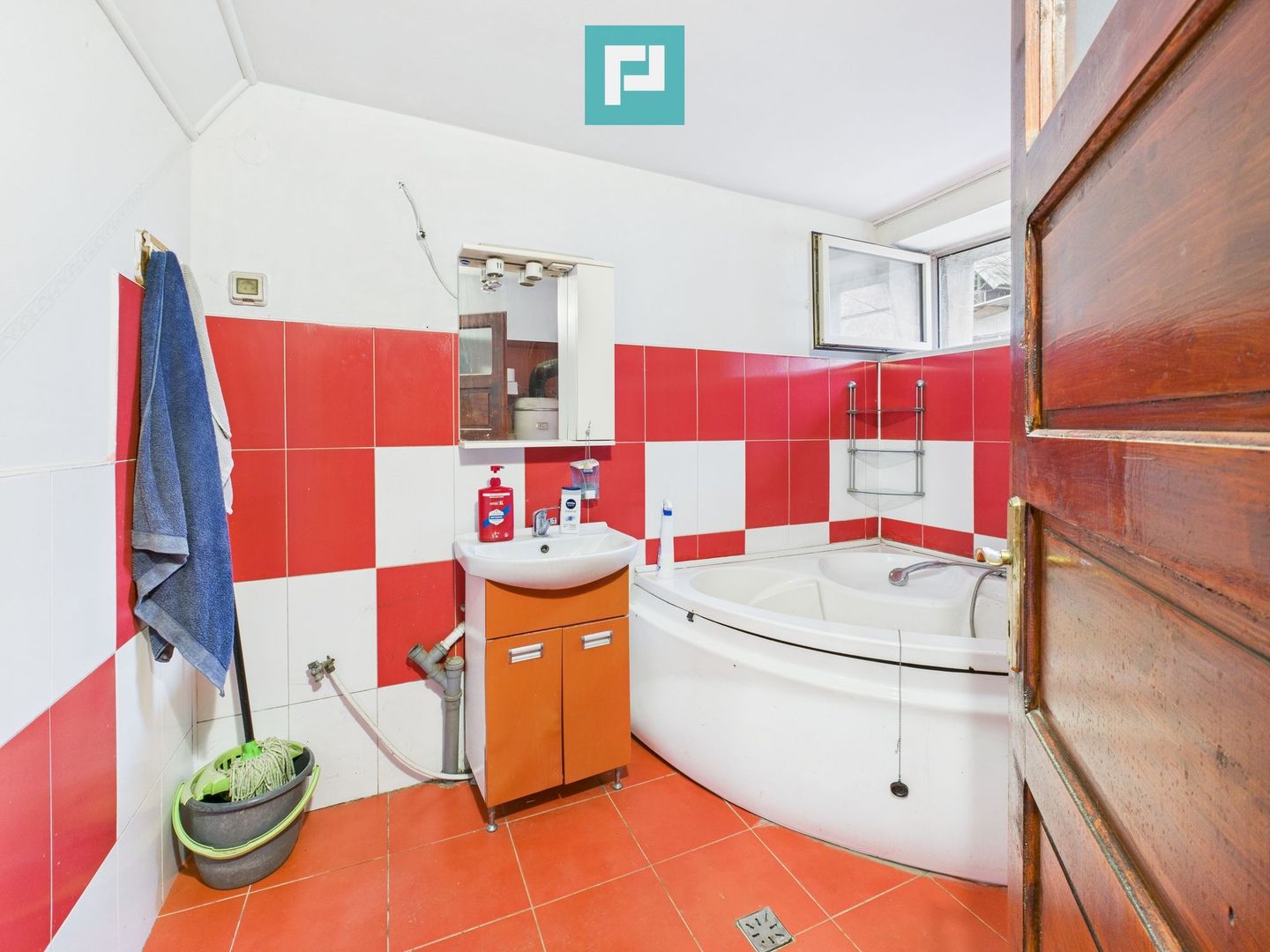 Casă cu 4 camere în Chișineu Criș - Poză 7