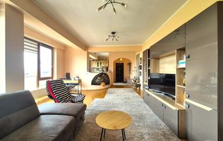 Tractoru, zonă liniștită de case, apartament spațios 3 camere cu garaj