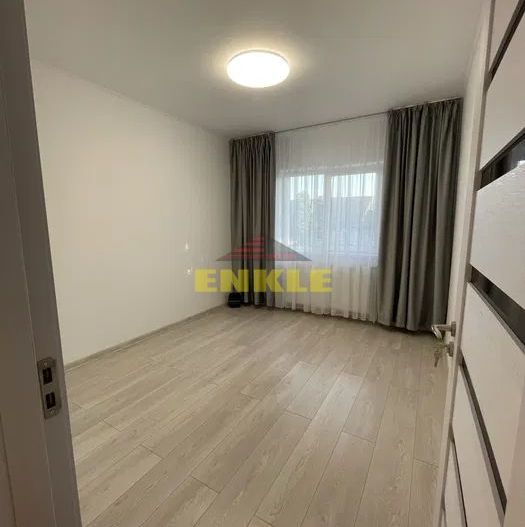 De vanzare apartament cu 3 camere, Piata mare - Poză 7