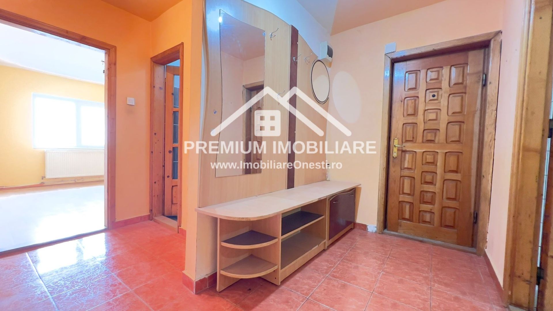 Apartament cu 3 camere decomandat - Poză 1