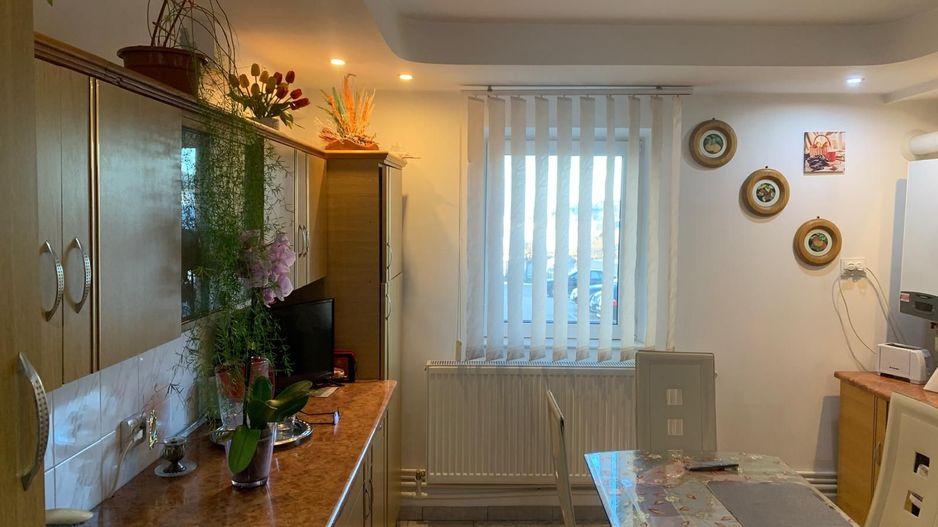 APARTAMENT DE VANZARE 3 CAMERE SIRET - Poză 2