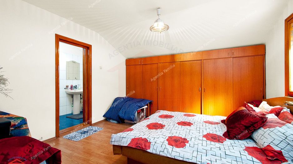 Vila cocheta, situata in centrul istoric al orasului - Poză 16