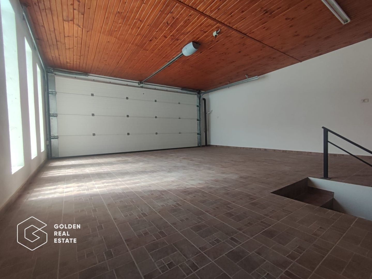 Casa solida, spatiu interior mare, zona Micalaca - Poză 13