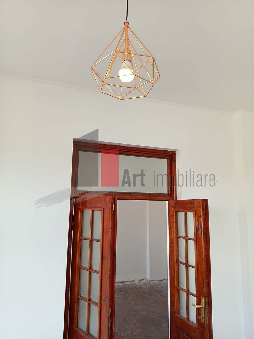 Vila  de inchiriat recent renovata - Poză 3