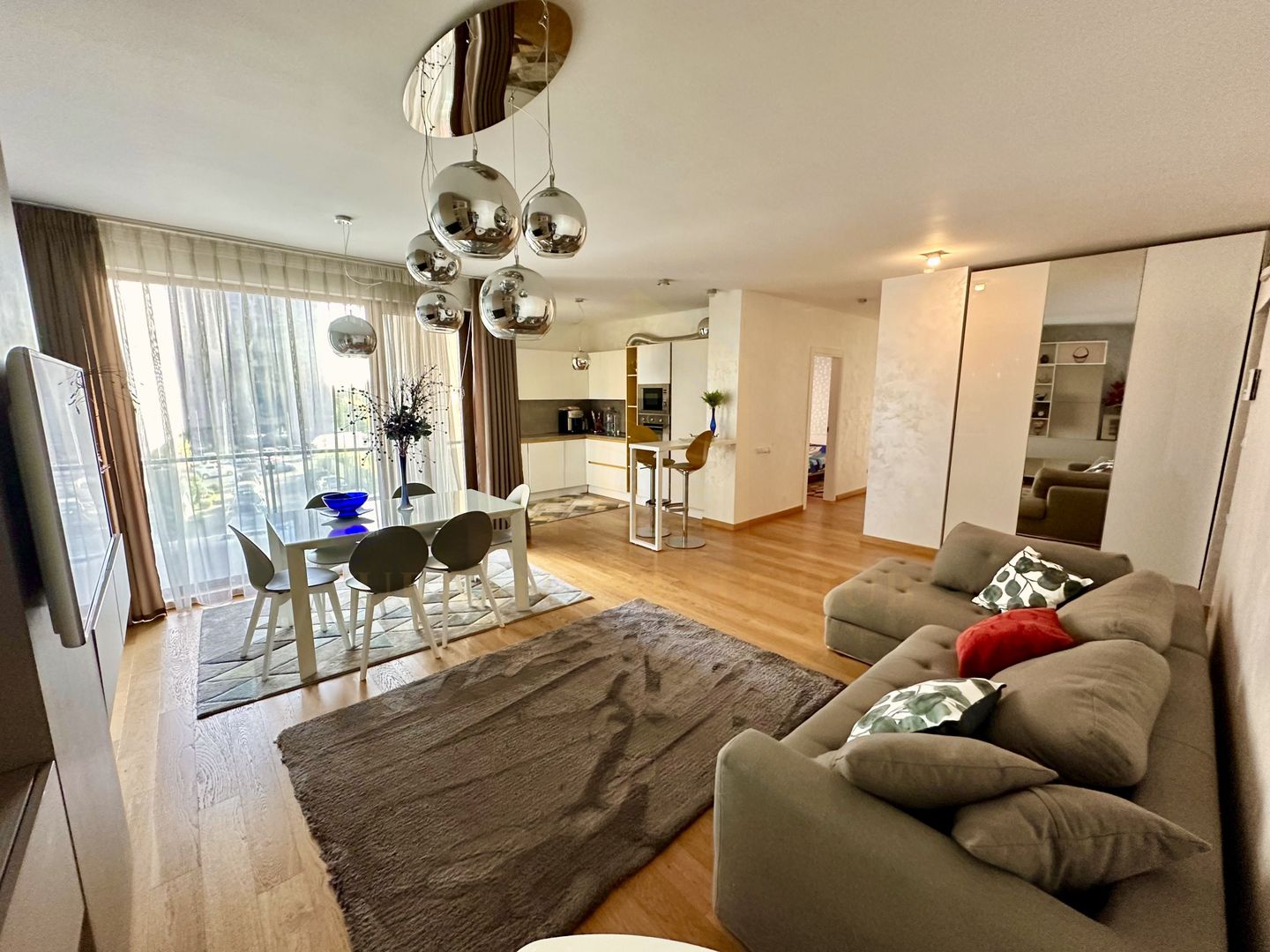 Vanzare apartament 3 camere, garaj, 90 mp, Riviera Residence - Poză 2