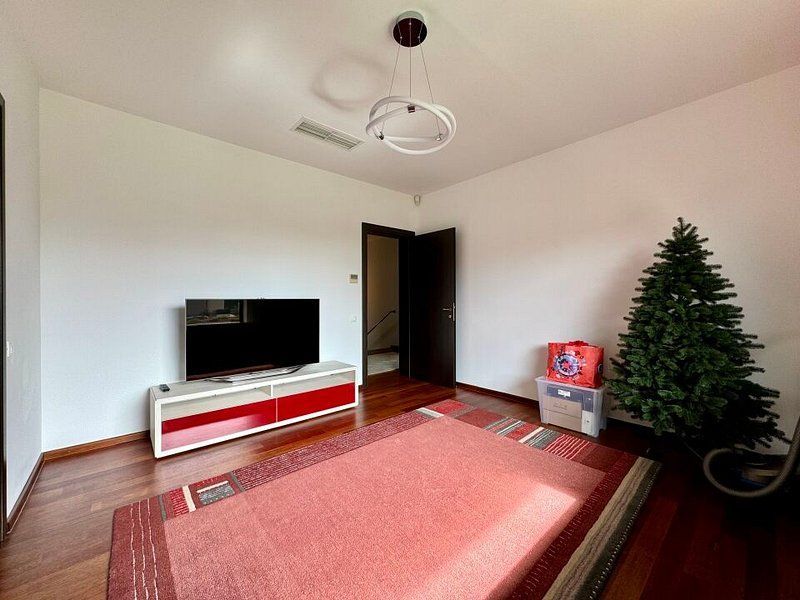 Vila lux de vanzare in cel mai dorit complex din Erou Iancu Nicolae-locatie rara - Poză 24