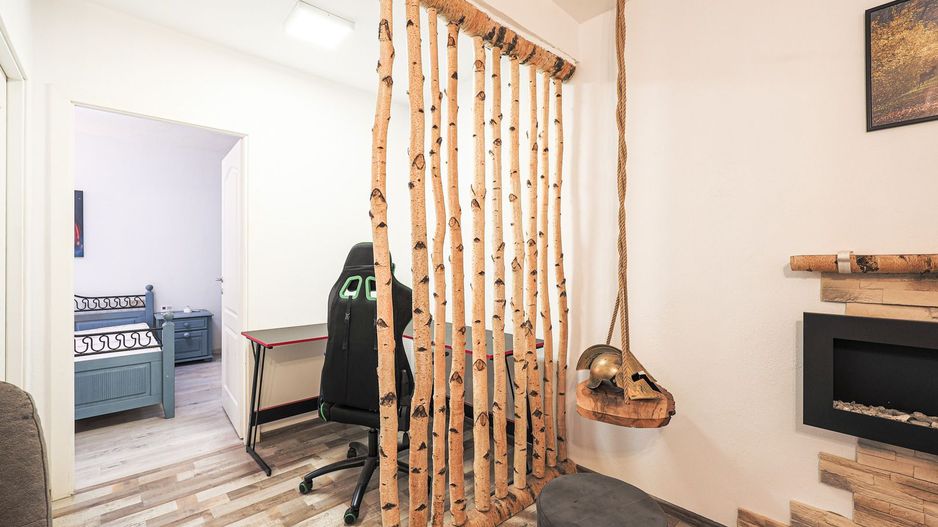 Apartament central, la parter, renovat și mobilat. - Poză 9