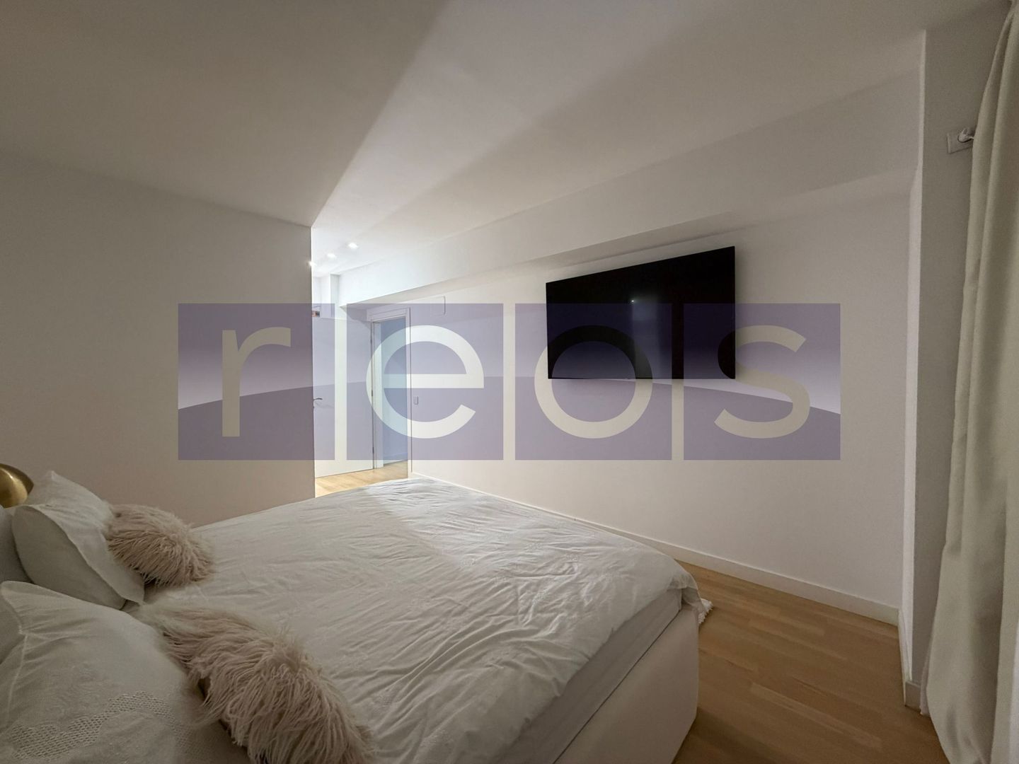 VANZARE 3 CAMERE | UPGROUND | 96MP | MOBILAT UTILAT LUX | PIPERA - Poză 11