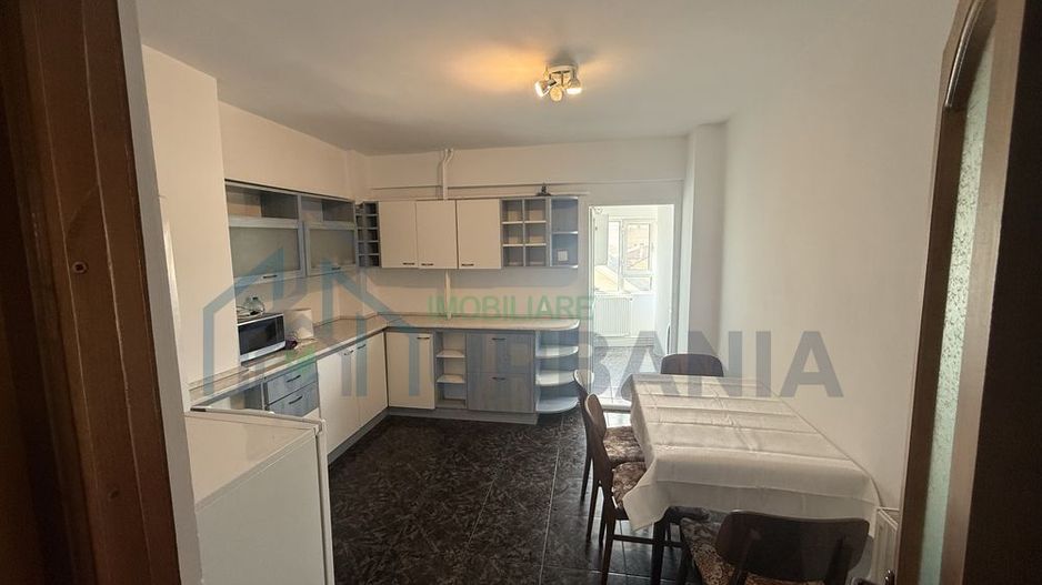 Apartament 3 camere de inchiriat, Piata Independentei, Albesti - Poză 2