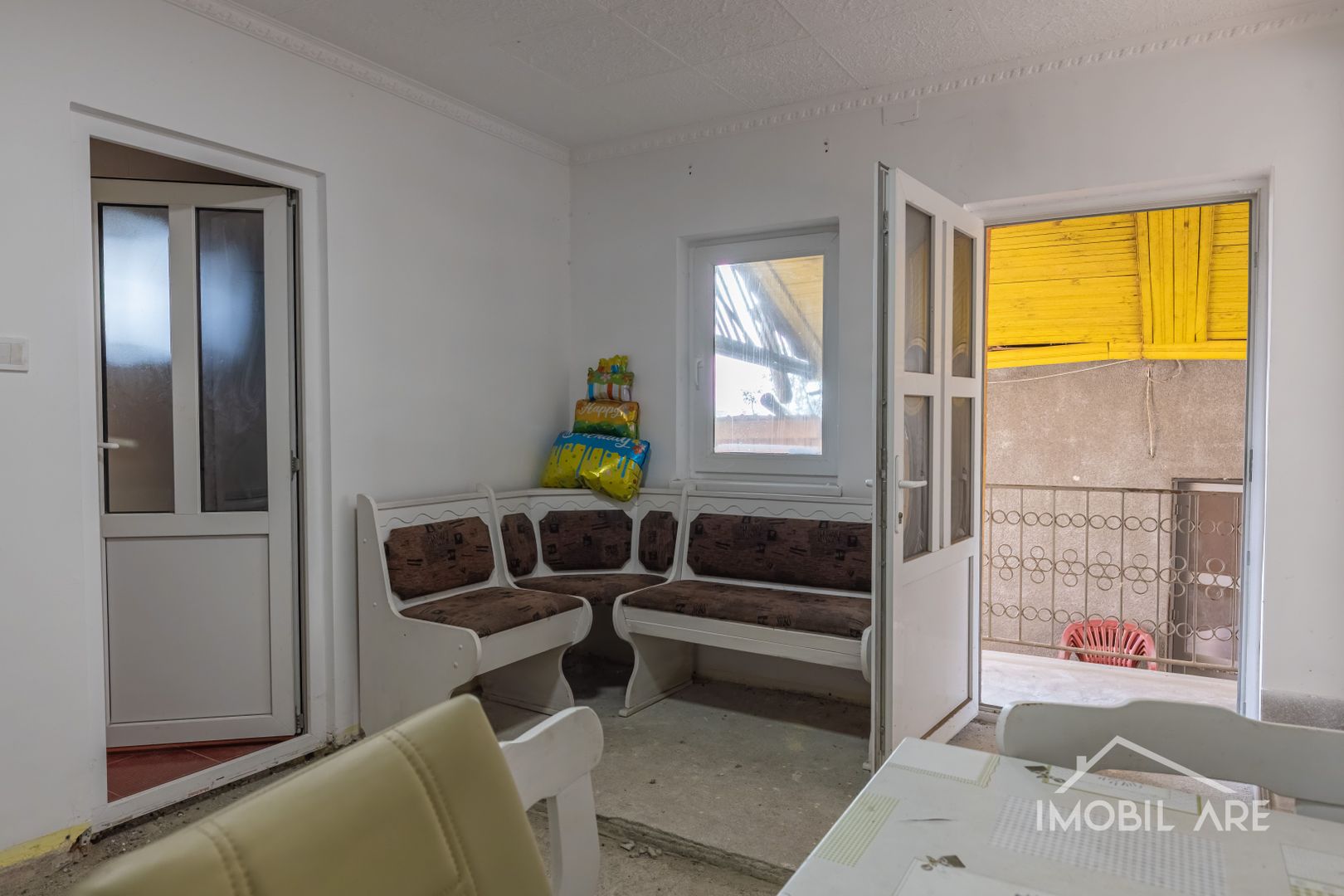 Casă spațioasă cu potențial de renovare și personalizare, în Viișoara - Poză 9