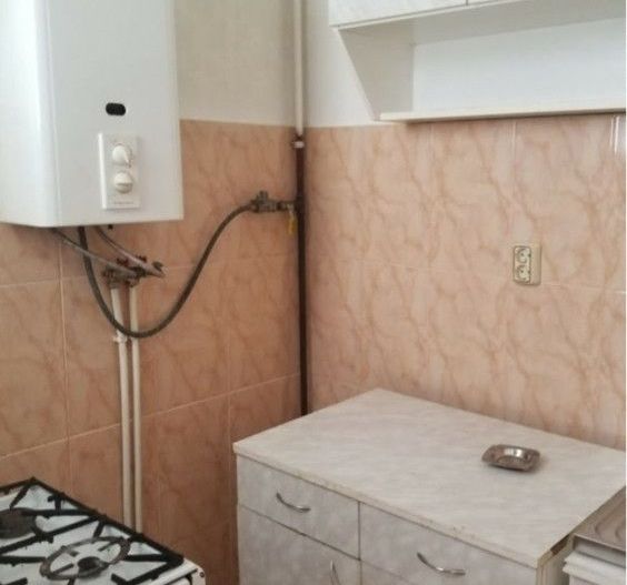 Ag BRASADAS vinde garsonieră la etajul 2 pe Ostrovului. - Poză 2