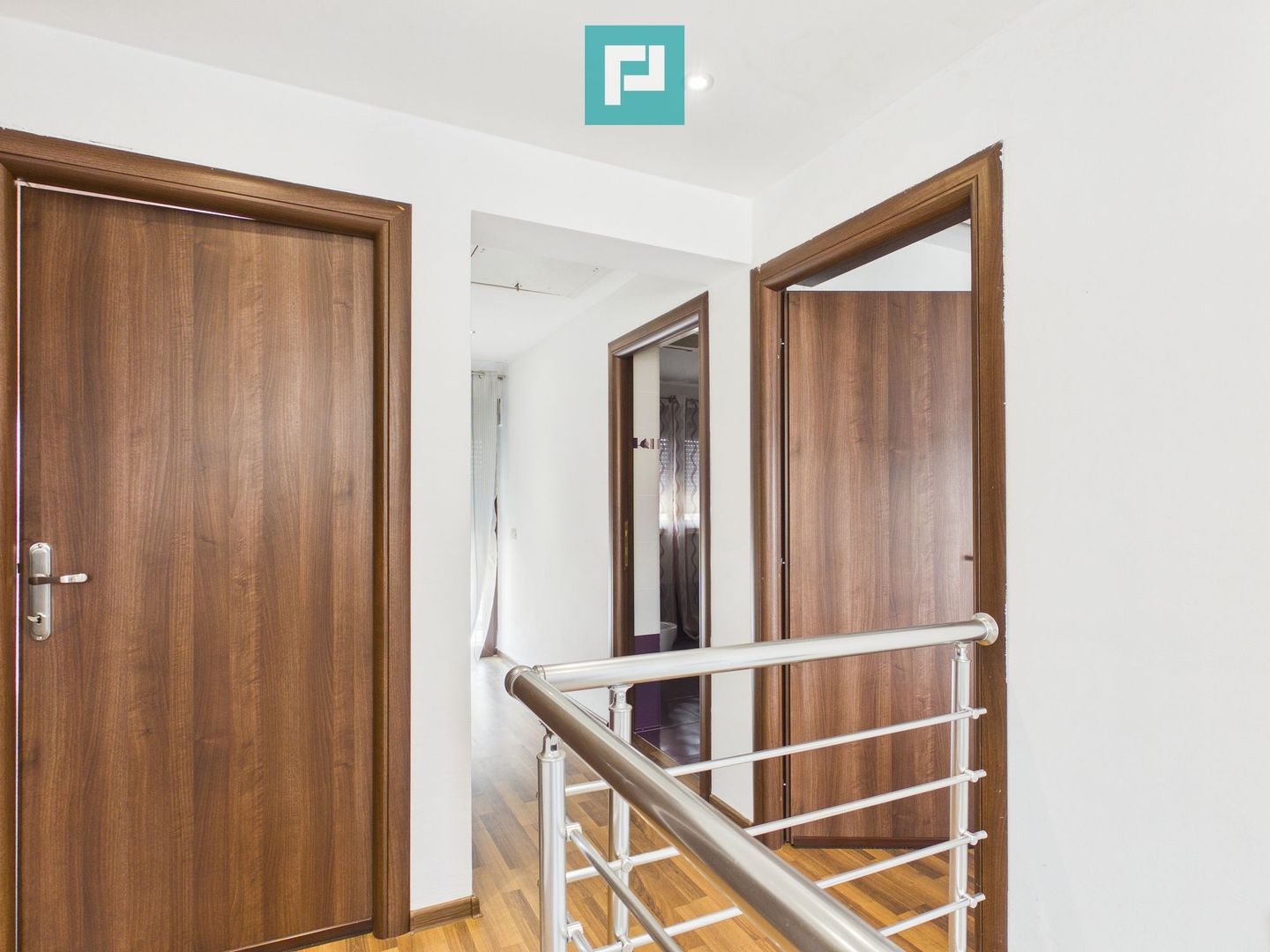 Vilă cu 4 camere in Livada - Poză 15