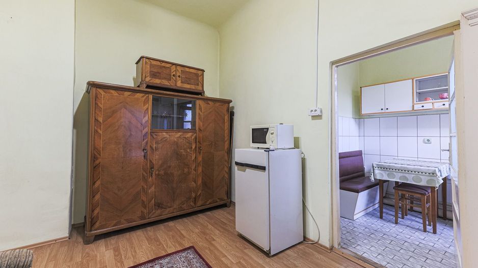 Un întreg etaj ultracentral în Arad - Poză 7