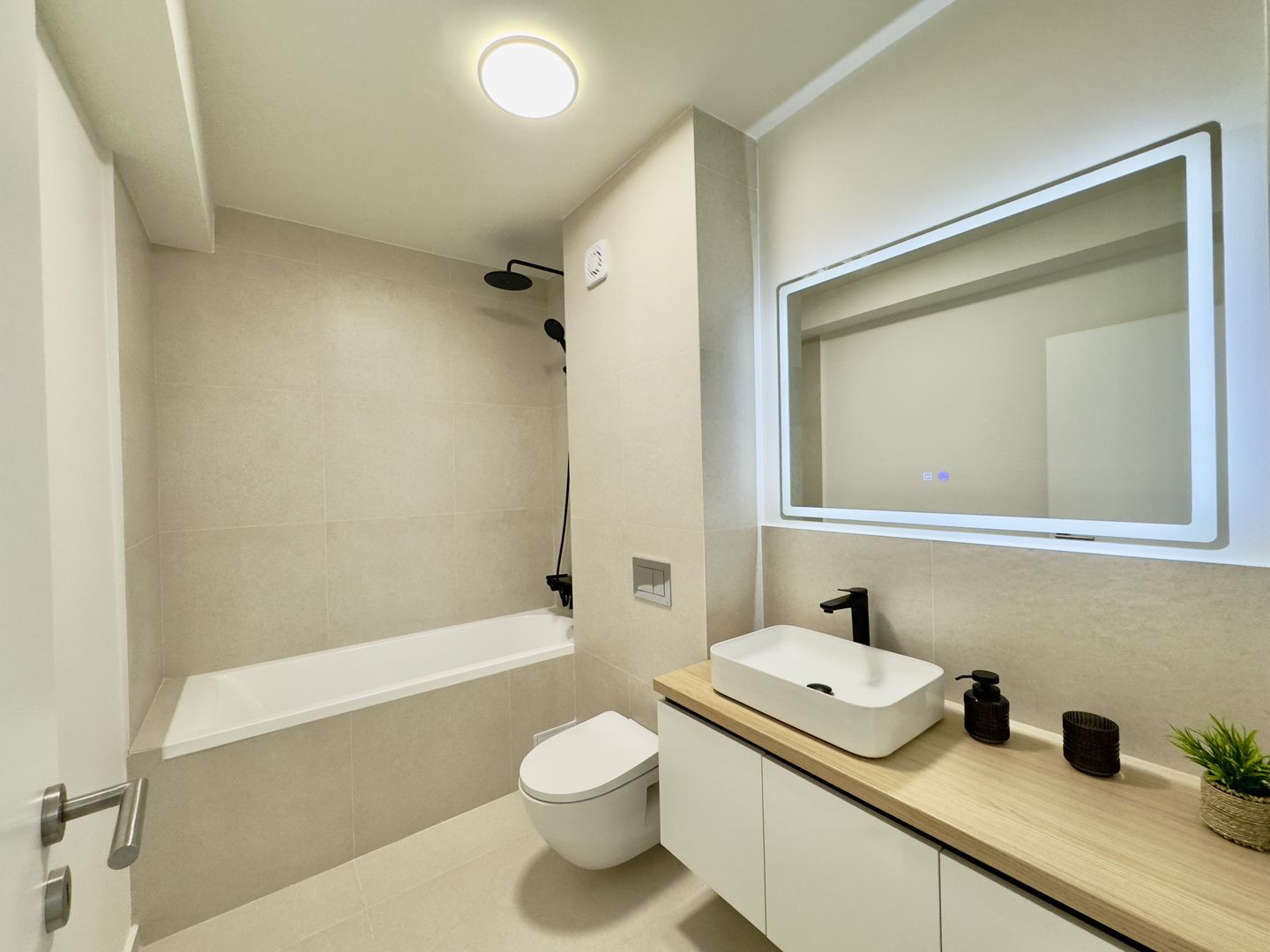 Apartament 3 camere, finisat la alb, terasă 10.42, aer conditionat - Poză 6