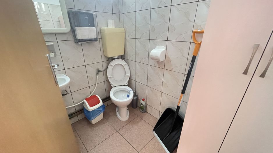 Casa de vanzare cu teren 572 mp si front generos 21 ml - Poză 9
