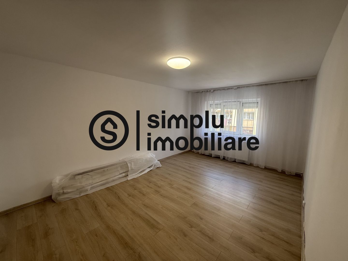 2 decomandate, centrala, etaj 1/4 - 1 Mai - Poză 4