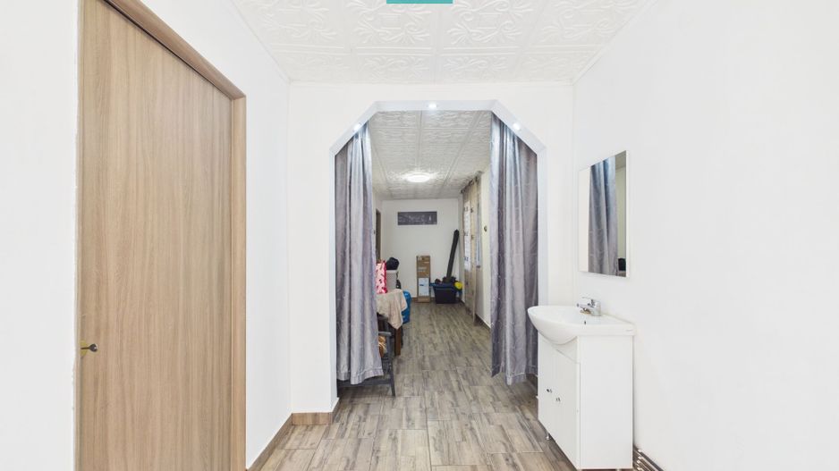 Casă cu 3 camere de vânzare în zona Bujac - Poză 5