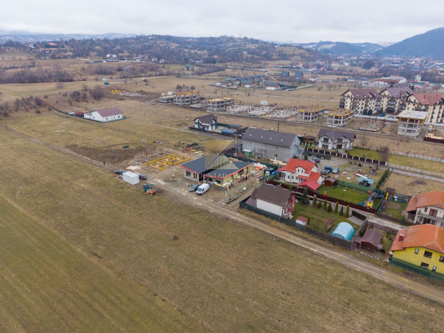 Casă premium la poalele Munților Piatra Craiului și Bucegi - Poză 5