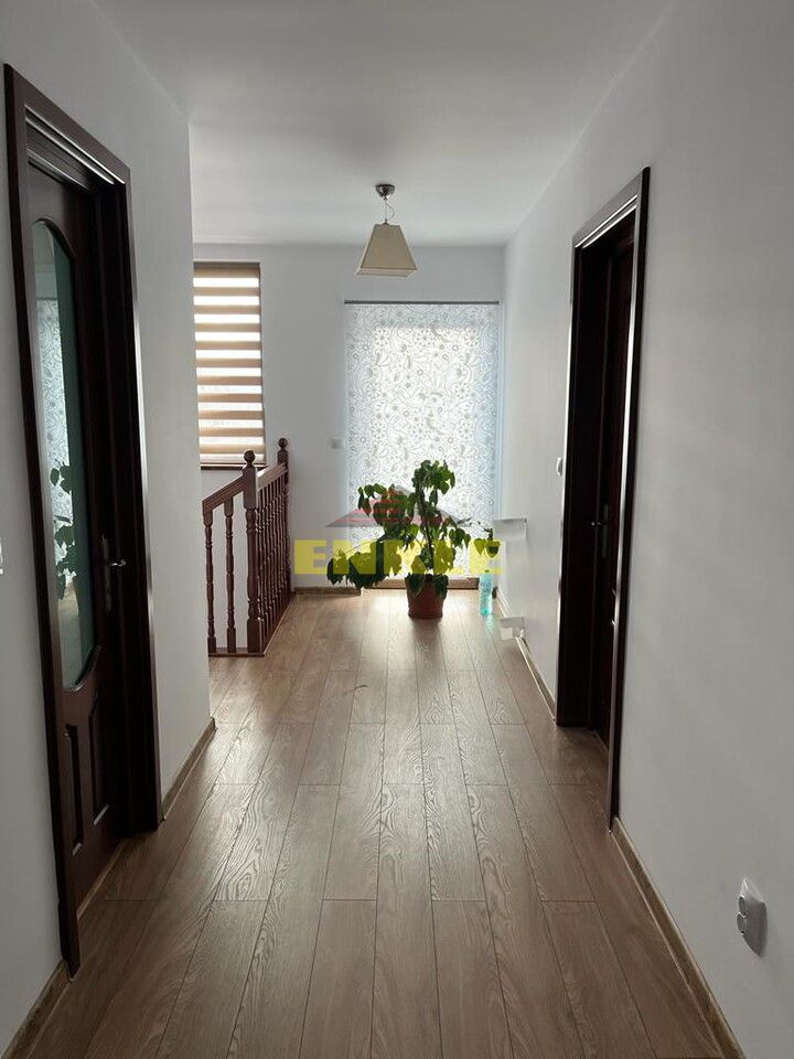 Casa , P+1+teren, 420 mp,situata in Broscauti ,pret 125000 Euro - Poză 8