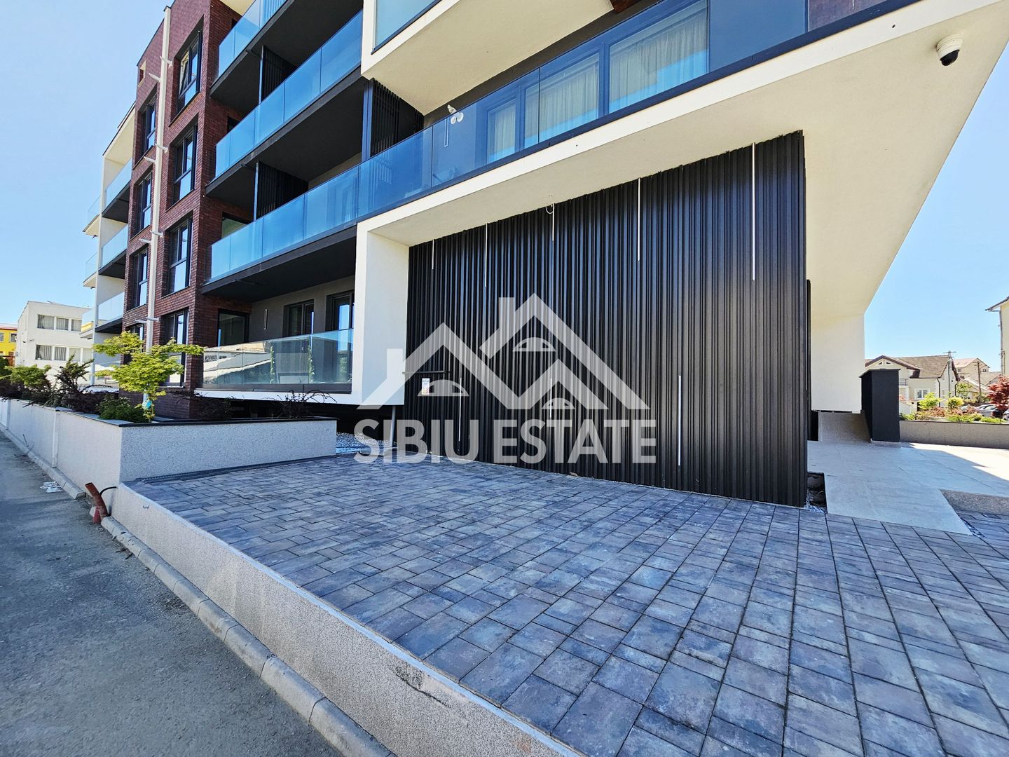 Apartament Premuim 3 camere garaj Sibiu central - Poză 1