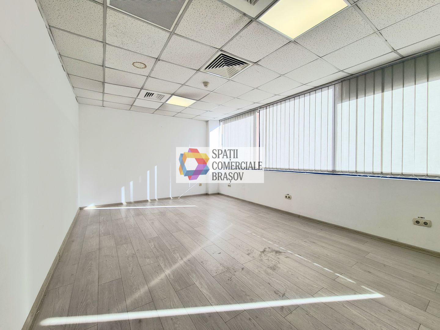Spatiu birouri de închiriat Brasov - 28 mp # spatii-comerciale-brasov.ro - Poză 1