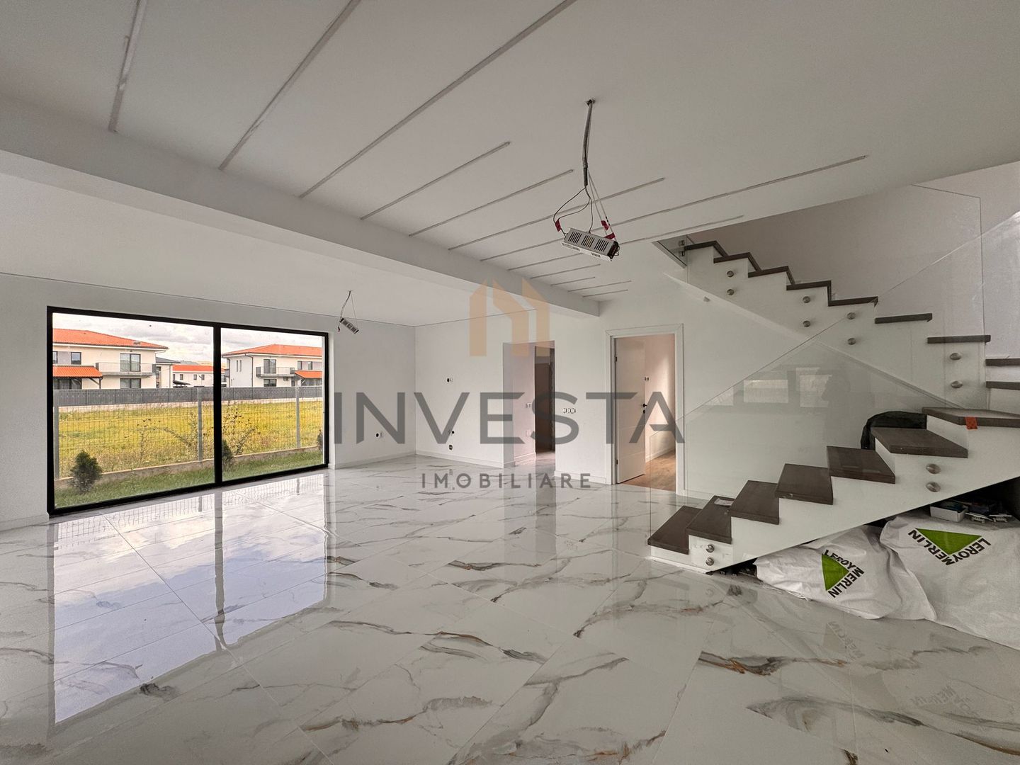 DE VANZARE CASA INDIVIDUALA FINISATA CU TEREN 425 MP FLORESTI - Poză 2