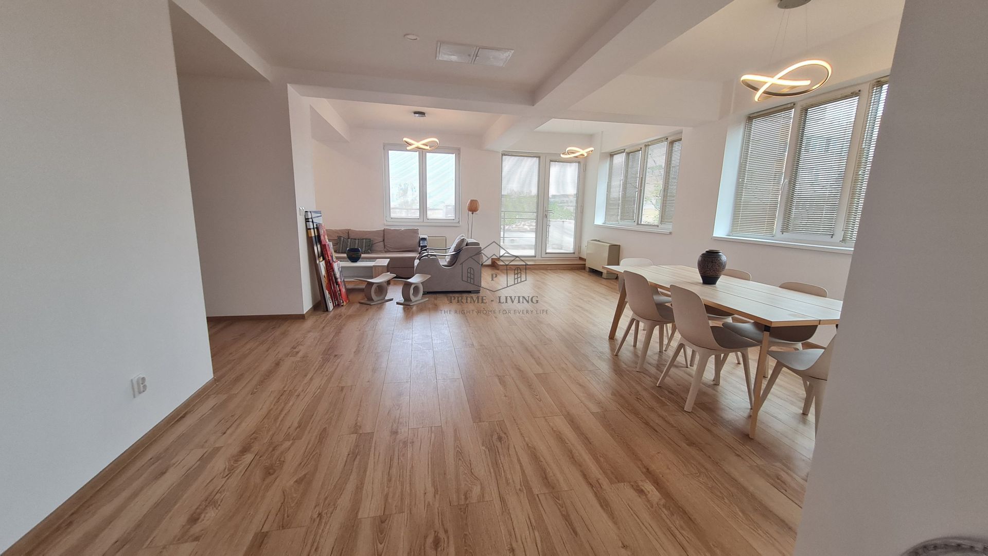 APARTAMENT ULTRACENTRAL LA INCHIRIERE CU DESTINATIA BIROU SAU LOCUINTA - Poză 1