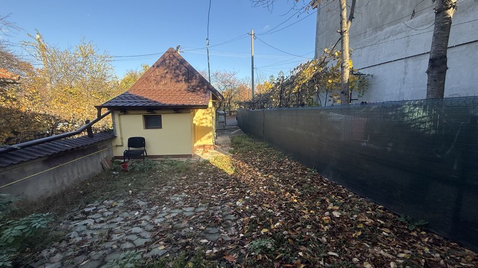 2 corpuri de Casă renovate + teren 125 mp Campina - Poză 28
