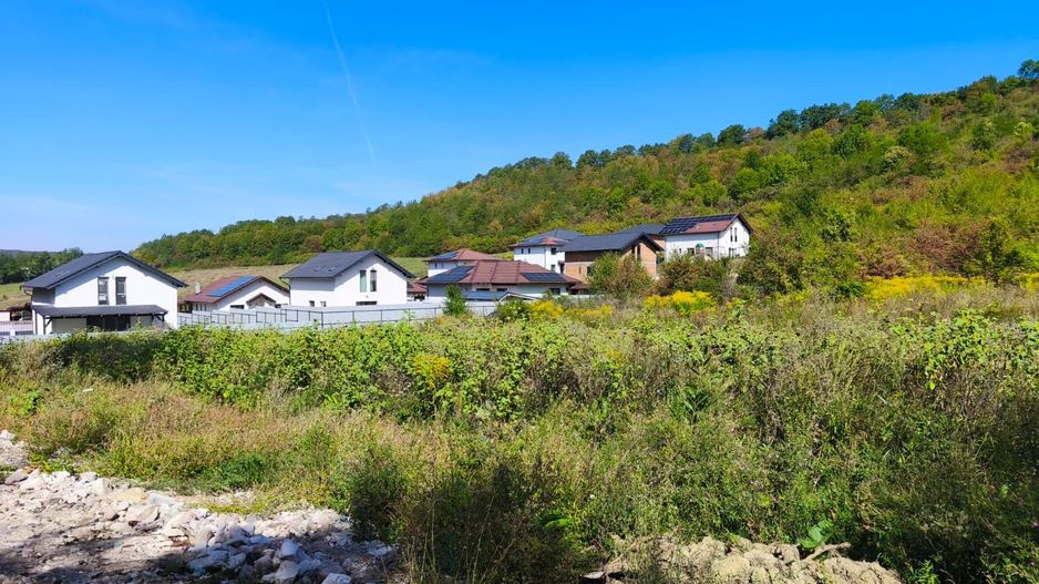 Corunca - 650 mp cu PUZ - zona superba si linistita - Poză 1