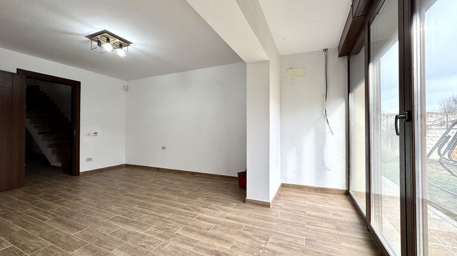 Duplex spațios, prima închiriere, in zona Lunei - Poză 4