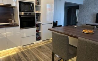 Apartament de vânzare, modern, cu 4 camere, garaj și curte - Poză 3