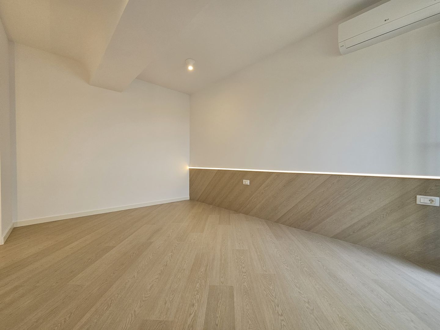 Apartament 2 camere Cortina North - Poză 4