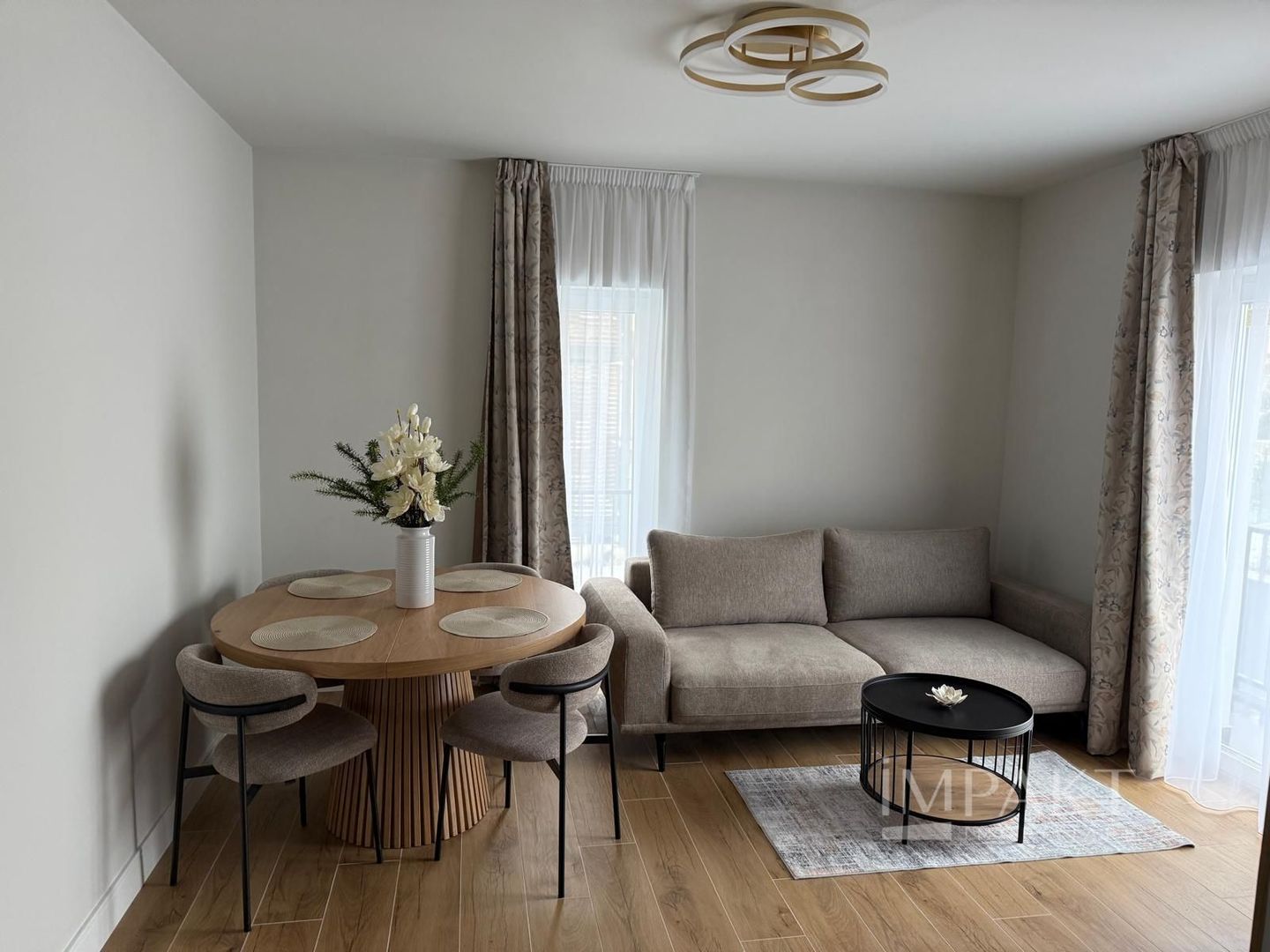 Apartament ultramodern cu 2 camere, parcare si terasa in Europa - Poză 1