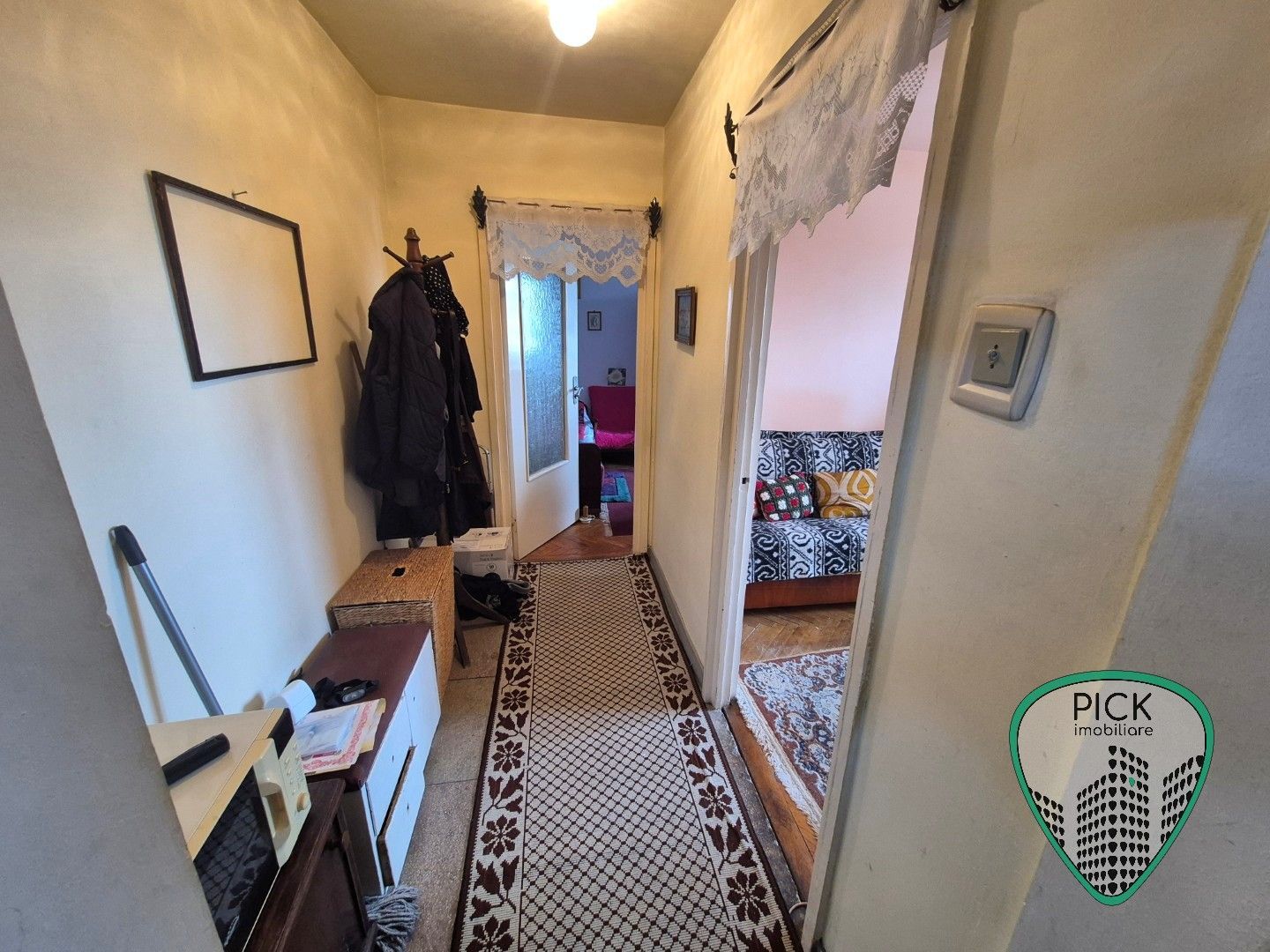 P 1231 - Apartament cu 3 camere în Târgu Mureș, Dâmbu Pietros, hol pătrat - Poză 9