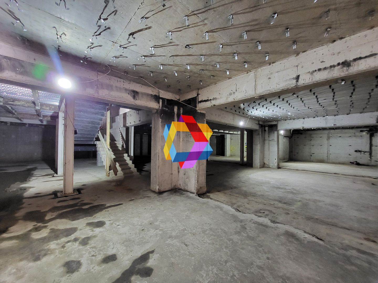 Clădire mixta -3600 mp - Poză 2