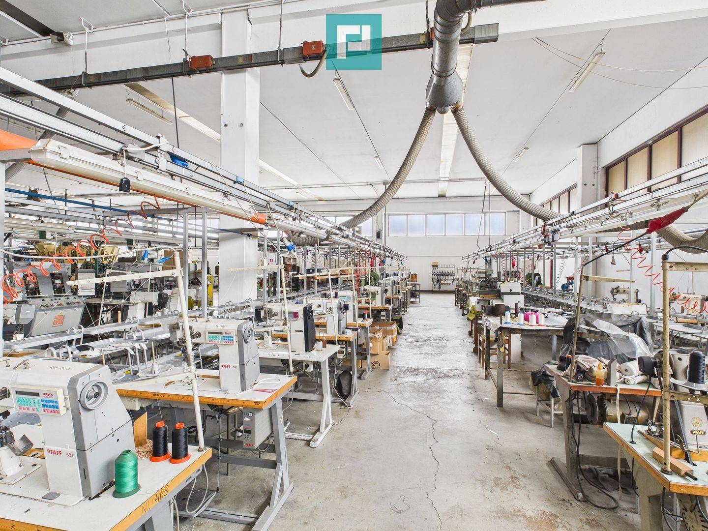 Hală de producție, cu birouri și teren, în Sebiș - Poză 4