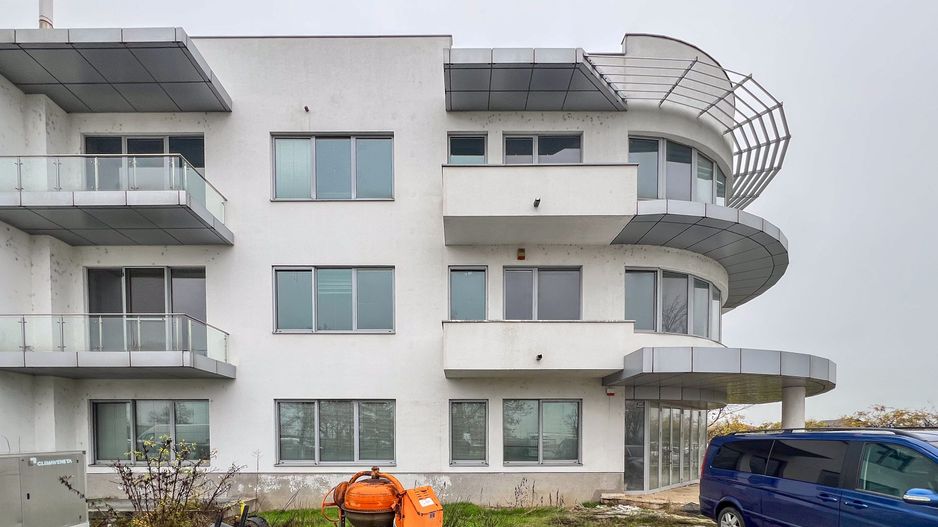 Proprietate comercială premium de vânzare- teren 3.728 mp |  Lângă A0 - Poză 2