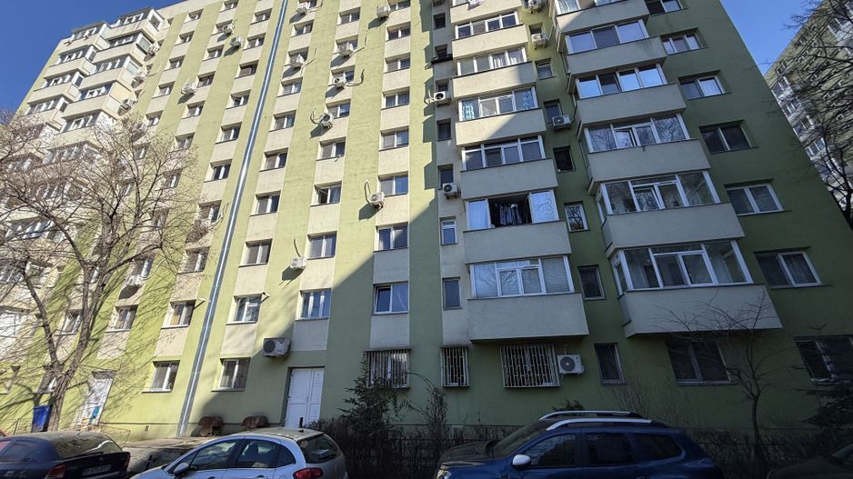 Ap 4 camere 67 mp Mega mall-bloc izolat termic-terasă refăcută! - Poză 16