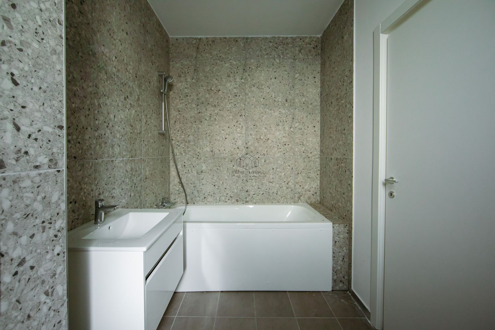 VILA SUPERBĂ CU 4 DORMITOAARE ȘI PISCINA LA INCHIRIERE - Poză 4