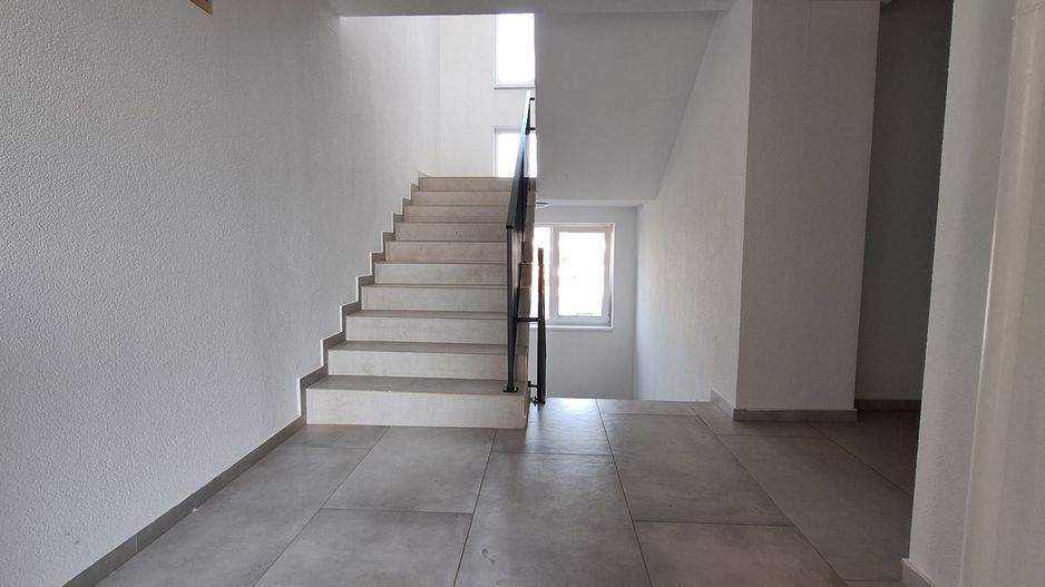 Apartament mobilat si utilat cu 1 loc de parcare - Poză 15