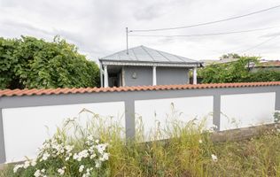 Casă cu 5 camere, complet renovată cu teren 920 mp în Tecuci