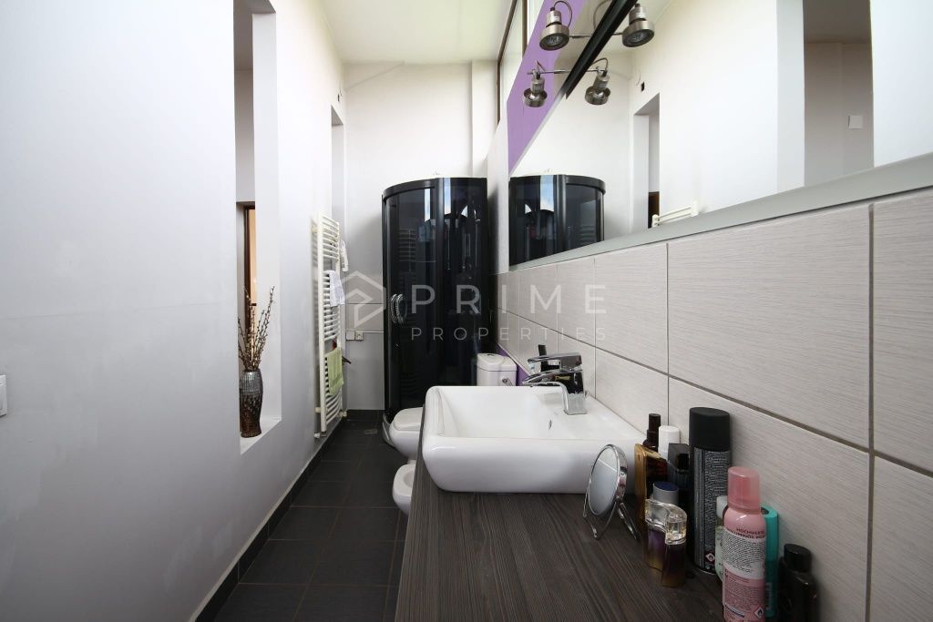 Vilă cu design și dotări deosebite de vânzare - Poză 9