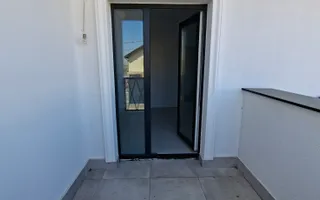 Duplex spatios cu garaj si pereti dublii - Poză 22