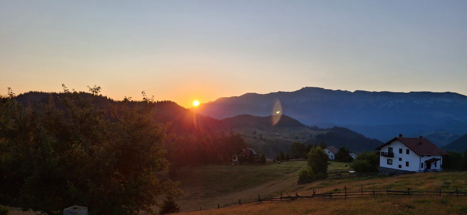 Exclusivitate- Casă rustică de închiriat în Fundata – Priveliște spectaculoasă - Poză 26