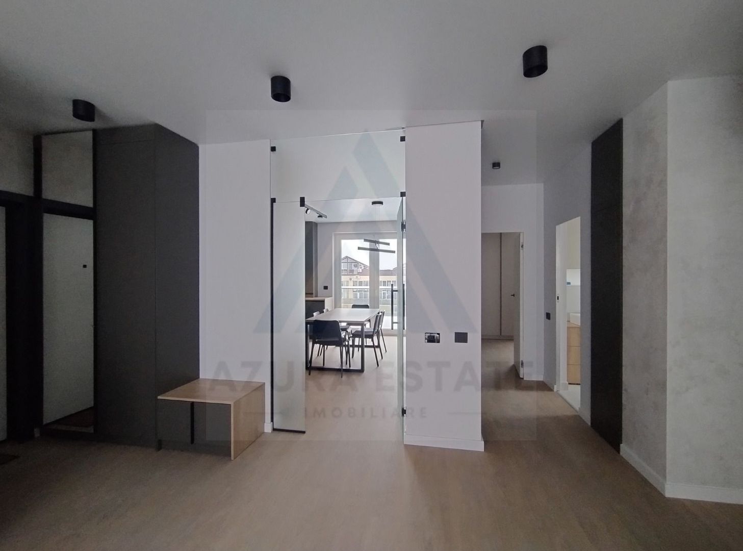 Apartament lux 85 mp utili 3 camere 2 bai si parcare subterana Central - Poză 2