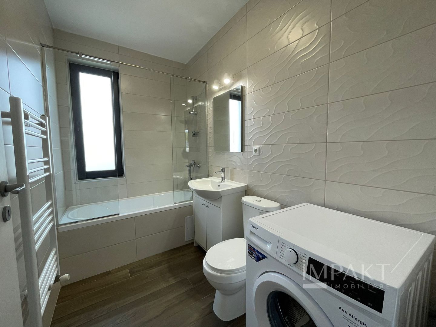 Casă / Vilă cu 4 camere de închiriat - Dezmir - Poză 16