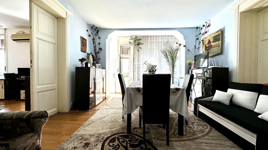 Apartament 4 camere,  cu vedere spre centrul vechi din Piața Unirii - Poză 1