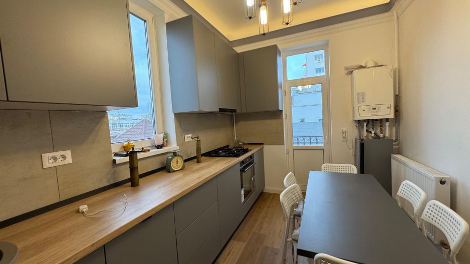 Etaj intreg, 5 camere in VILA INTERBELICA 180 mp, renovat - Poză 19