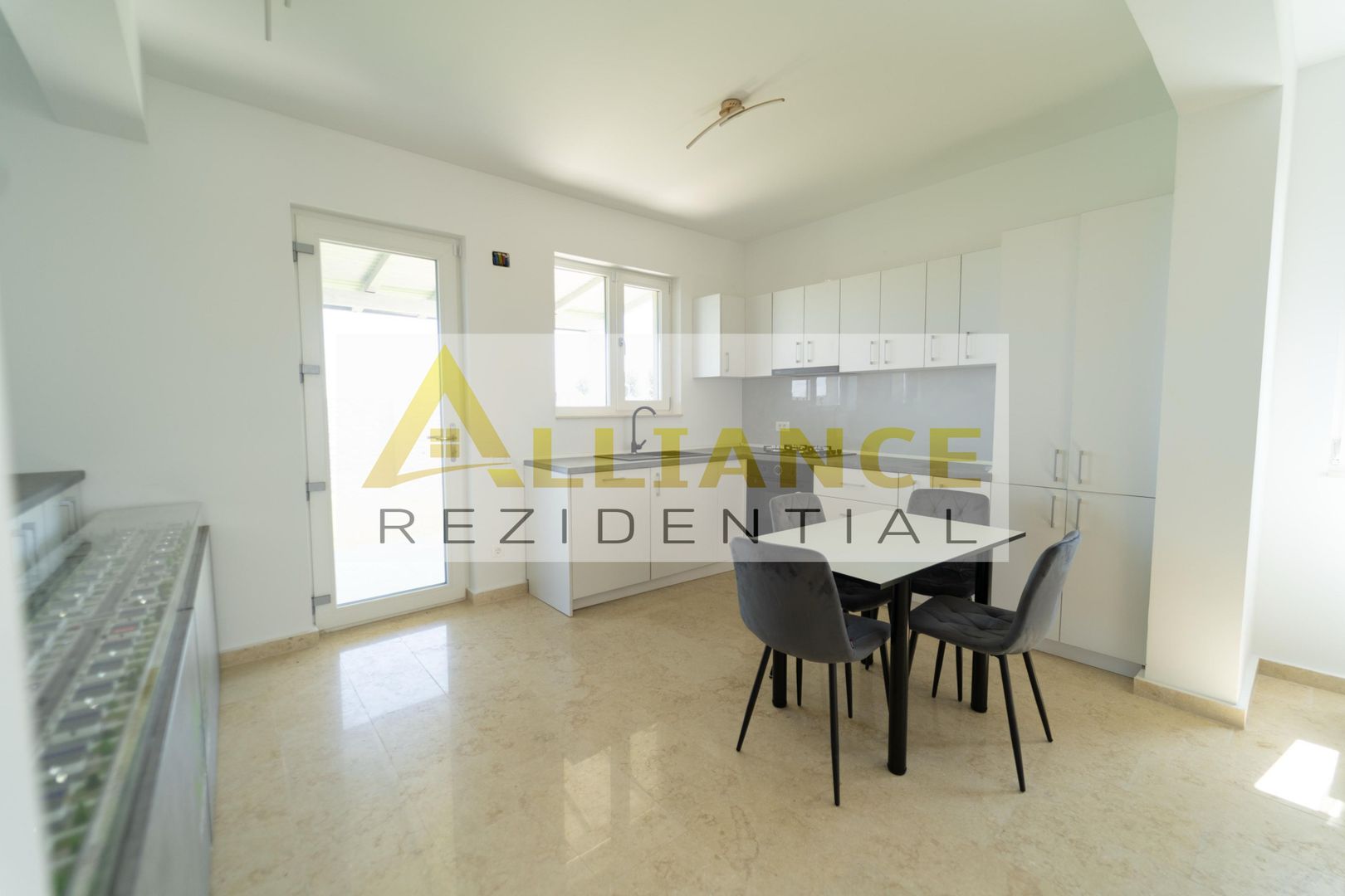 Vila de vanzare-4 camere-2 bai - Poză 15