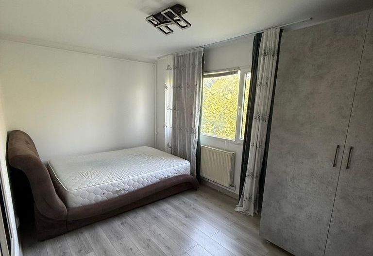 Apartament 3 camere. Bld. Brancoveanu. Aleea Covasna. Cu Centrala proprie. - Poză 5